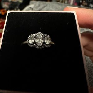 Pandora 3 stone ring